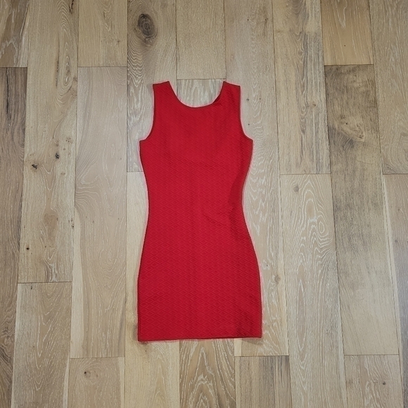 Forever 21 Red textured mini dress with cut outs‎ in back size Small - Picture 4 of 7
